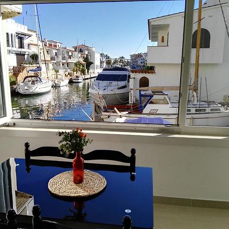 Waterside Apartment - Two Bedroom Empuriabrava Room photo