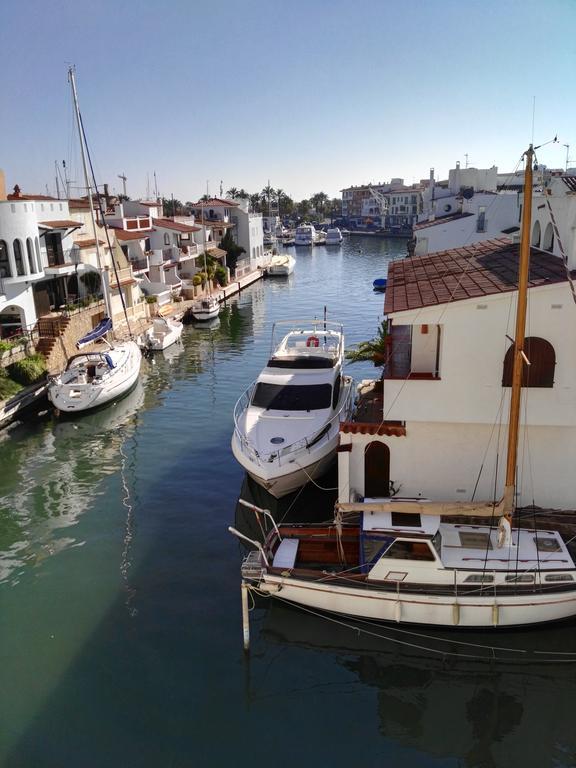 Waterside Apartment - Two Bedroom Empuriabrava Room photo