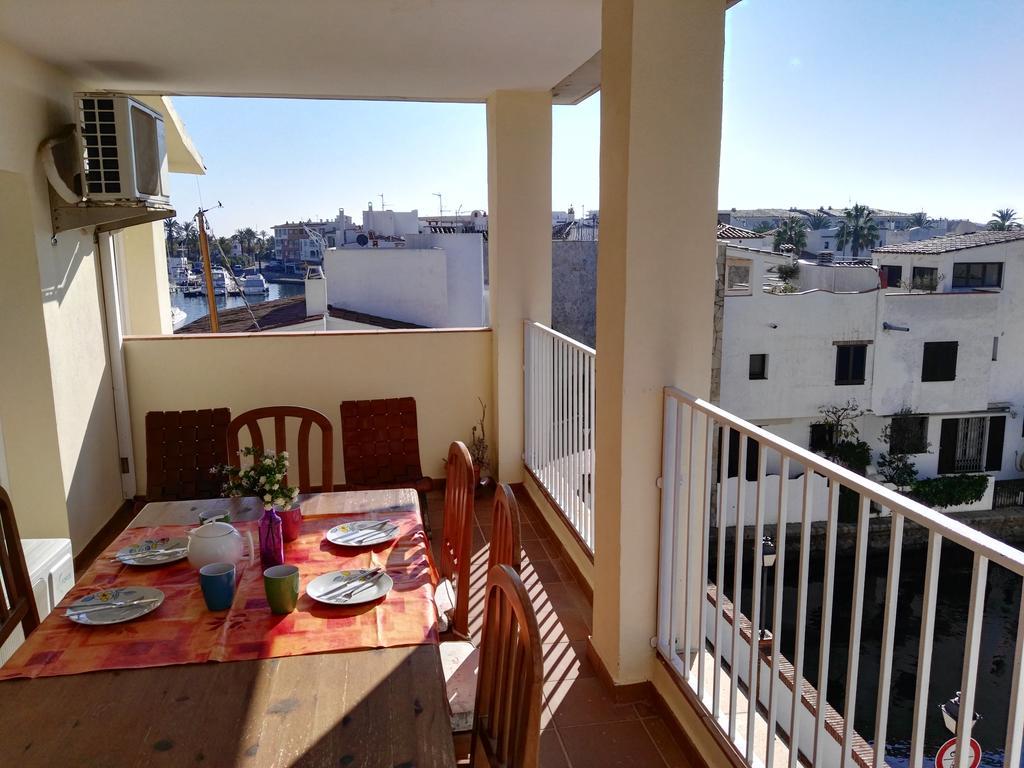 Waterside Apartment - Two Bedroom Empuriabrava Room photo