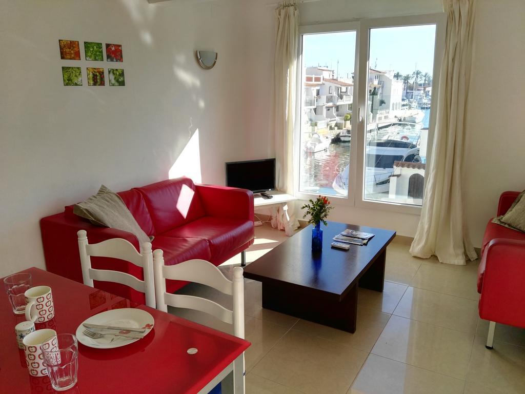 Waterside Apartment - Two Bedroom Empuriabrava Room photo