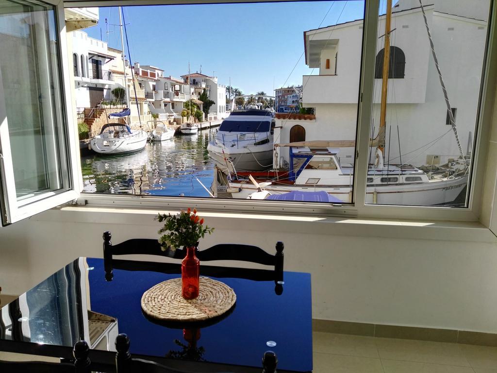 Waterside Apartment - Two Bedroom Empuriabrava Room photo