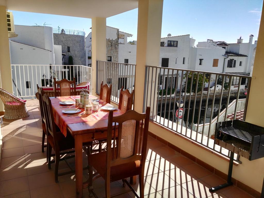 Waterside Apartment - Two Bedroom Empuriabrava Room photo