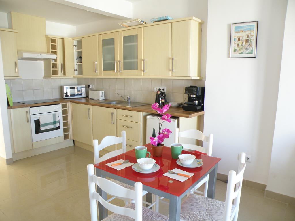 Waterside Apartment - Two Bedroom Empuriabrava Room photo