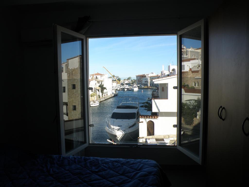 Waterside Apartment - Two Bedroom Empuriabrava Room photo