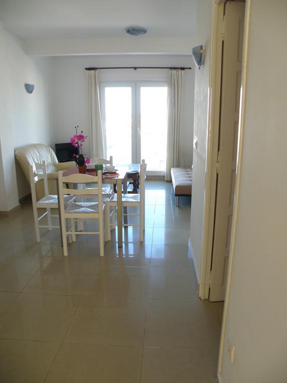 Waterside Apartment - Two Bedroom Empuriabrava Room photo